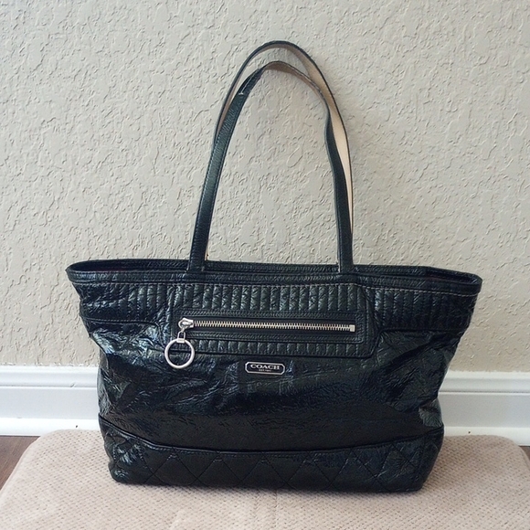 Coach Handbags - EUC Coach Poppy Daisy Patent Shoulder Bag
